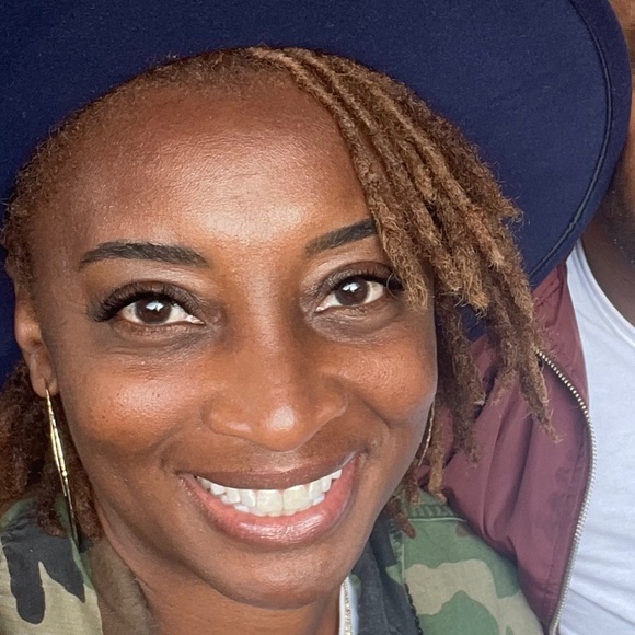 Meet your Posher, Nadia - Picture 1 of 1